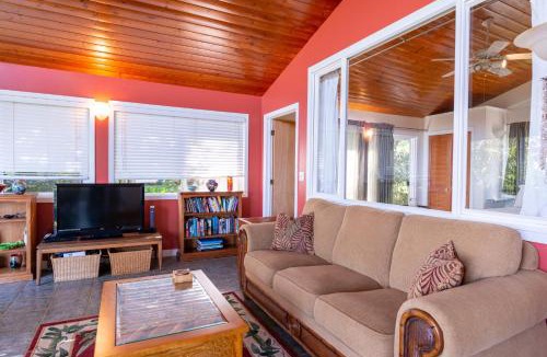 Kukuihaele House | Waipio Glass House