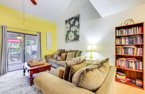 Vilano Beach House | Walk to Beach: Gem w/Fenced Yard in St Augustine