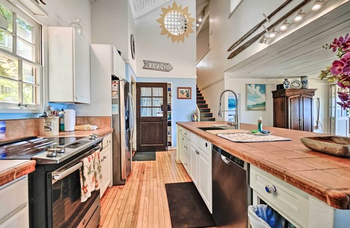 Maunaloa House | Walk to Beach: Paniolo Hale Townhome w/Ocean View