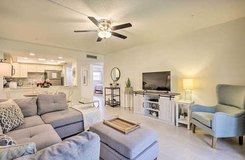 Crescent Beach Apartment | Walk to Crescent Beach: Condo w/Pool Access