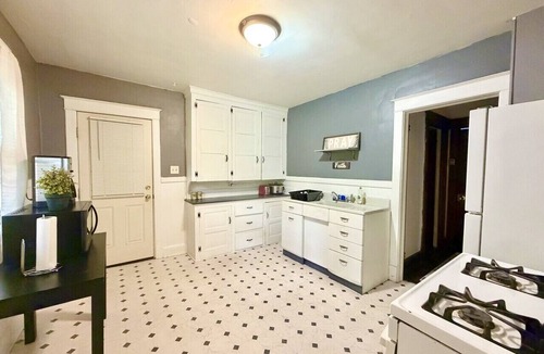 Binghamton Apartment | Walk to Downtown *Contractor Welcome* Close to BU