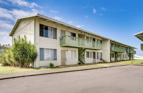 Hilo Condo | Walk to Downtown Hilo: Condo w/Pool Access!