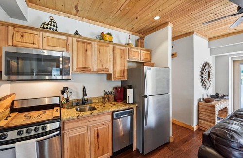 Blowing Rock Cabin | Walk to Main Street - Cozy Fireplace - Prime Blowing Rock Location “Bull”
