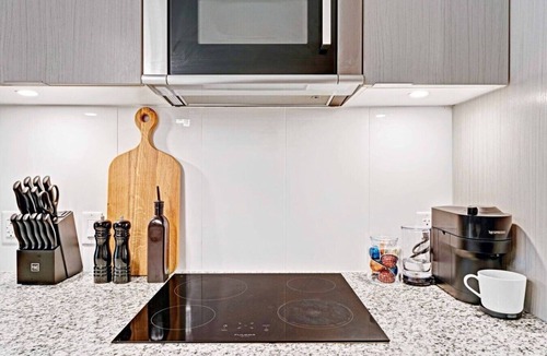Byward Market - Parliament Hill Condo | Walk to Parliament from this high-end condo w/gym