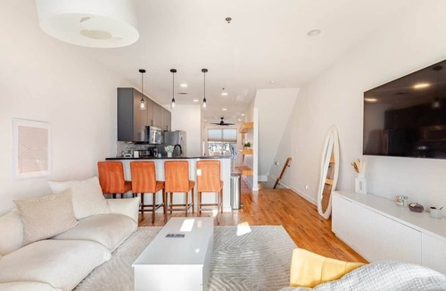 Castleberry Hill House | Walk to Stadium + GWCC | Modern 2BR w Parking