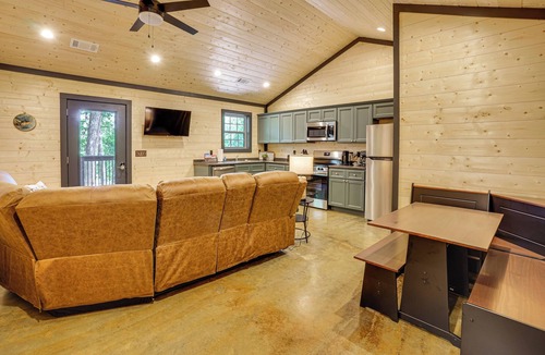 Murray Cabin | Walk to Water: Irvin Cobb Resort Cabin!