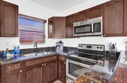 North Beach Apartment | WALNUT # 1 · Waves on Walnut - Beach access