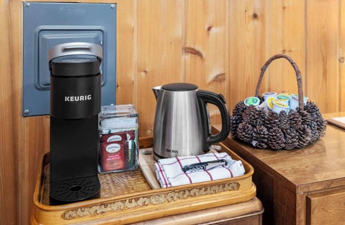 West Glacier Cottage | Walsh Cottage inside Glacier National Park on Lake McDonald