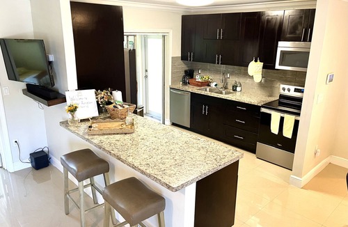 Sunrise House | Warm Sundrenched 3BDR-bungalow in Sunrise w/Patio. Family & Pet friendly!