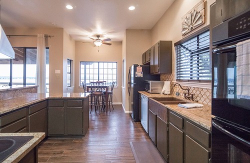 Canyon Lake House | Water's Edge Retreat: CL Waterfront + 2 Living Areas + Ping Pong + Covered Deck + Vast Master Suite