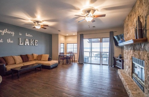 Canyon Lake House | Water's Edge Retreat: CL Waterfront + 2 Living Areas + Ping Pong + Covered Deck + Vast Master Suite