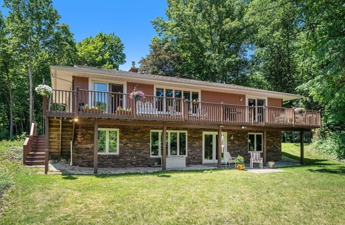Buchanan House | Waterfront 1 mile from Red Bud Track-N-Trail, Wineries and Wooded Privacy