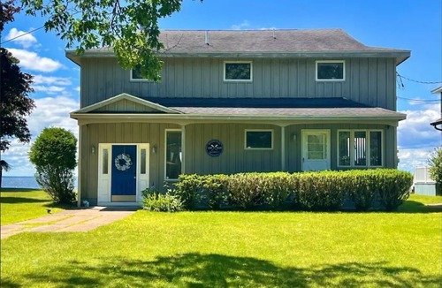 Verona Beach House | Waterfront Beach House Oneida Lake - Walkable to Park & Resort Area