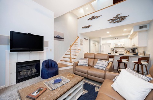 Alexandria Bay House | Waterfront Boathouse Villa in the Heart of the 1000 Islands, Alexandria Bay