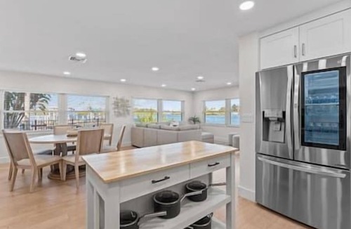 Tarpon Springs House | Waterfront Experience | Boatlift & Boat Rental