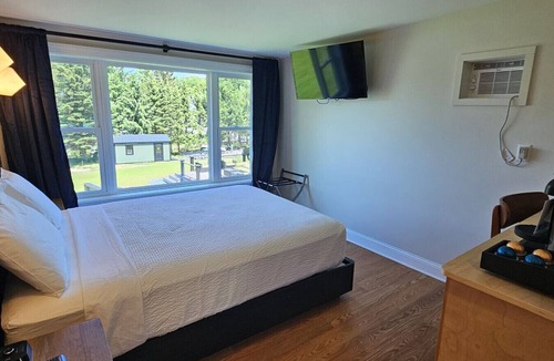 Greenville Junction Hotel | Waterfront Motel-Mountain View-ATV Access