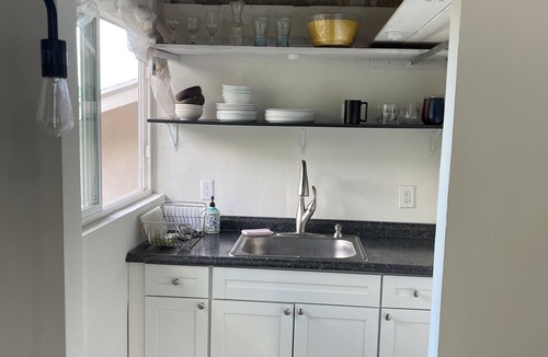Portlock Apartment | Waterfront penthouse studio
