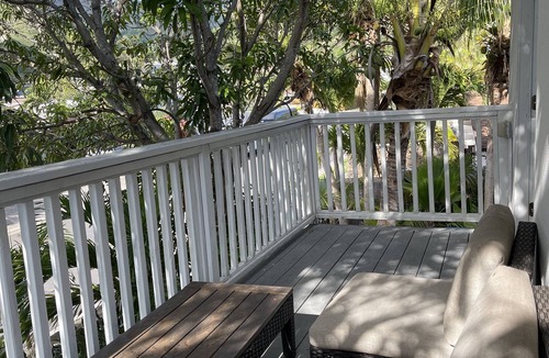 Portlock Apartment | Waterfront penthouse studio
