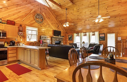 Wears Valley House | Wear's Valley Mtn Retreat - Pool across the Yard! Awesome Views, Easy Access