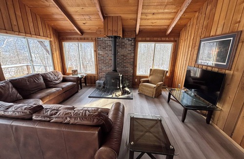 Honeoye Cabin | Welcome to The Last Resort. A delightful cabin with Wi-Fi in charming Honeoye.