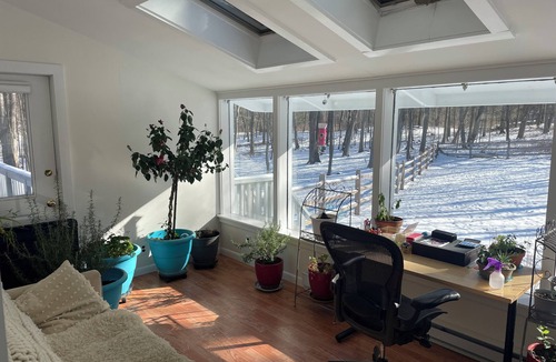 Washington House | Well laid out 2-bedroom private home in Washington-close to the green and depot
