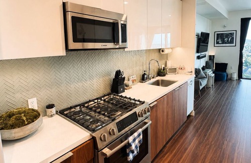 Beverly Grove Bed & Breakfast | West Hollywood - Lux High Rise Living