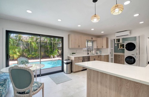 Parker Ridge House | West Palm Beach Oasis | Private Pool Retreat & Open Air Lounge | King Bed & 2 Queen Beds | Grill | TheLiliPad