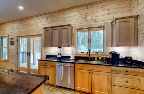 Beaver Cove Cabin | Wicked Moose Cabin* Waterfront*Sleeps 12* Hot Tub* Pet Friendly*Large Dock