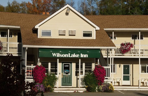 Dryden Apartment | Wilson Lake Inn, Maine Lakefront Stay with Kayaks, WiFi & Spacious Rooms
