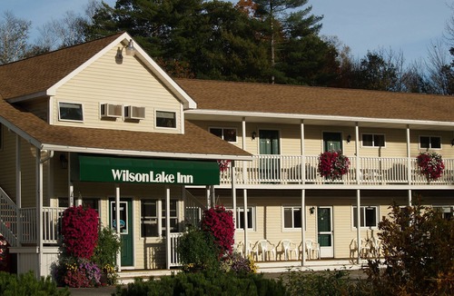 Dryden Apartment | Wilson Lake Inn: Shorefront Suites, Kayaks & Lakefront Getaway in Maine