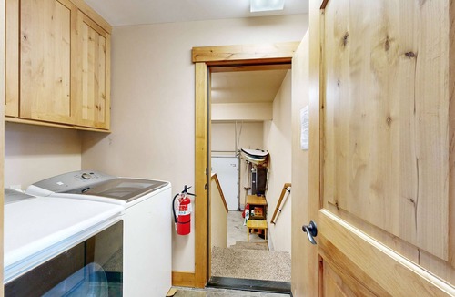 Brockway House | with Private Hot Tub & Deck Short Walk to Beach, Near Skiing