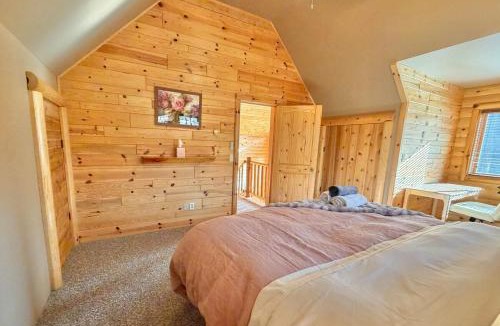 Marshall Ski Chalet | Wolf Laurel Lodge - Luxury Log Cabin Retreat for Private Gatherings