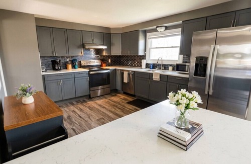 Liverpool House | Work + Relax + Play | 3BR Home w/Ping Pong Table