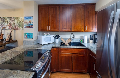 McCully - Moiliili Condo | World Famous Waikiki Beach, Includes parking.