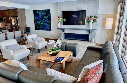Peak 8 Apartment | XMAS WEEK Ultimate High Floor Upslope Facing Ski-In-Out 2,600sf 4BR,5BA