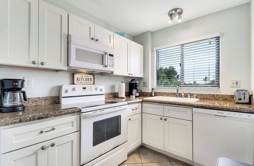 Bella Vista Condo | You will love it here! - large 2 story Condo, 3 min walk from beach