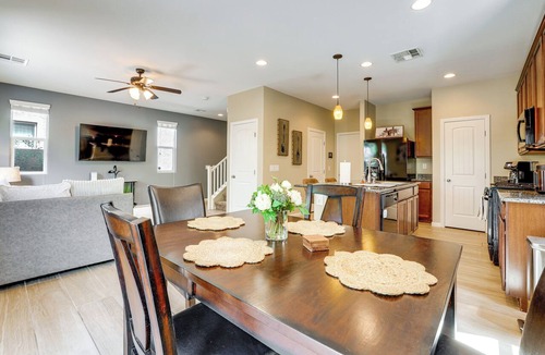 Enterprise House | Your Home For Now! 12 Mi to Las Vegas Strip