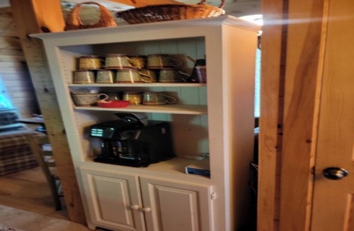 East Central Franklin Cabin | Your Private Maine Getaway! Cozy Log Cabin w/Loft, Sleeps 10