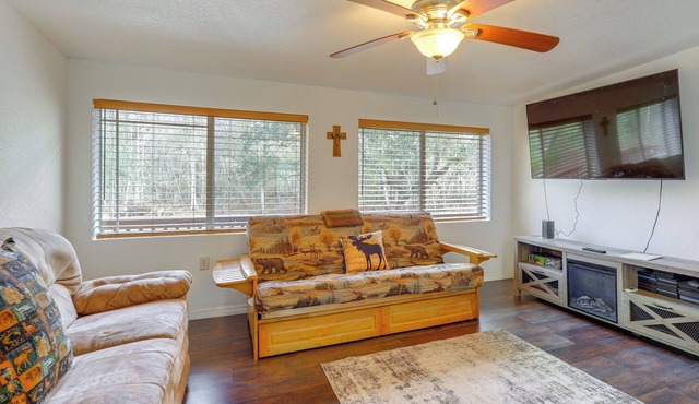 1 Mi to Fanning Springs! Home on Private Acreage