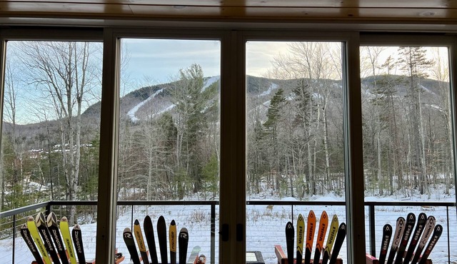 12 Bed, 6 Bath, 20 Guests STEPS from Sunday River w/Hot Tub & Game Room