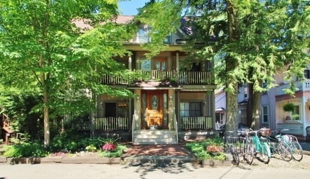 12 Morris 4 - Come and enjoy this recently remodeled 1st floor condo
