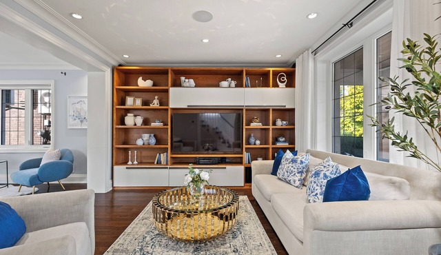 15 Min to Downtown | Games Room | Private Parking | Private Backyard