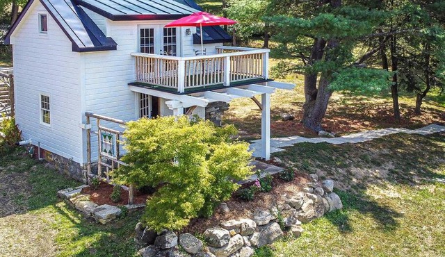 1786 Farm Cottage Honeymoon Suite Renovated 2022