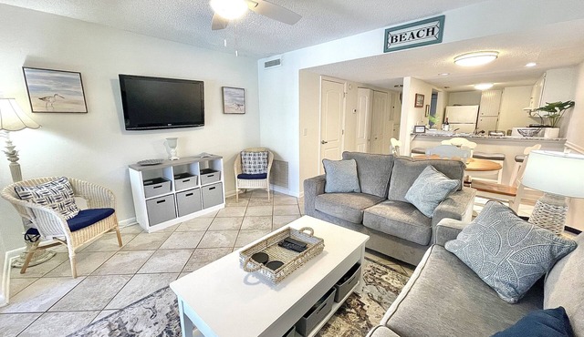2 Bdrm Ocean view just steps away from Crescent Beach