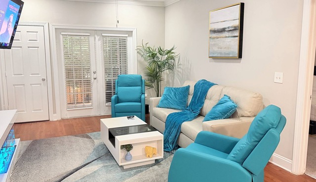 2-bedroom condo in serene Atlanta min from Mercedes stadium & Georgia aquarium!