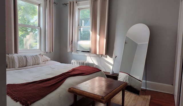 2 BR Private King Suite Walk to Train & Downtowns – Near NYC & EWR