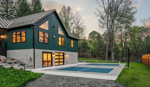 2 Miles from Blue Mountain Ski Resort & 2 Hours from New York City, Philadelphia & Lancaster with luxurious beds, pickleball, hot tub, fireplace, pool table & more