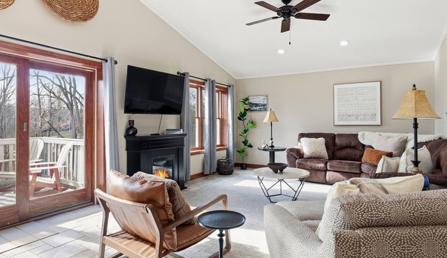 3 Bdrm Spacious Home w Game Room. Just minutes from WGI & Wine Trail.