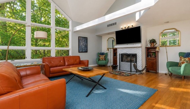 3 bedroom 3 bath, expansive views Treehouse feel
