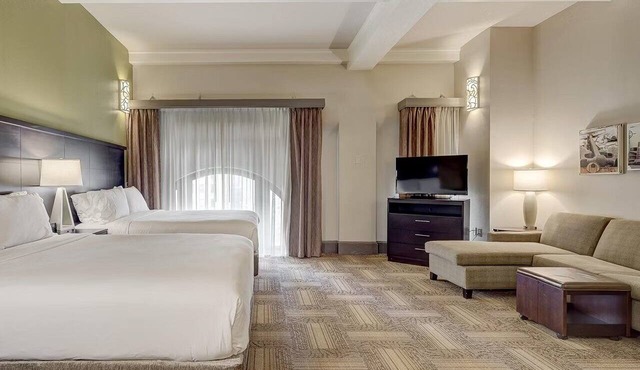 3 Pet-Friendly Suites at Historic Location Near Power Plant Live! in Baltimore